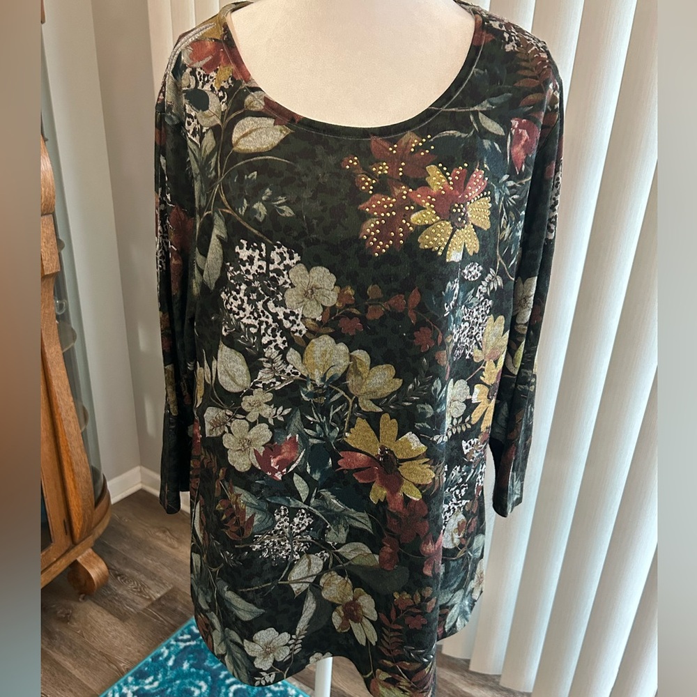 New with tags, XL Women’s Christopher & Banks Fine Gauge Tunic.